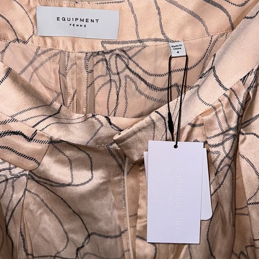 Equipment | NWT! Clement Silk Trouser in Shifting Sand And True Black Size: 4 - Picture 4 of 5